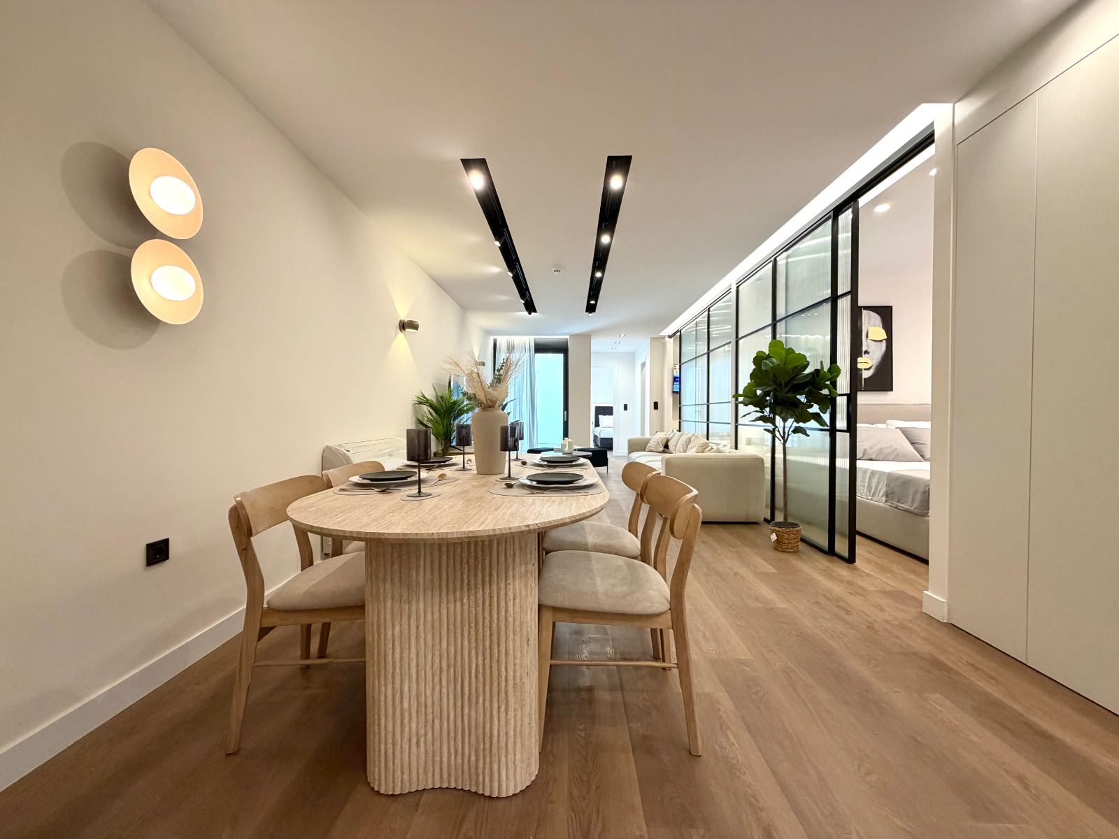 Teslim edilmiş daire — salon ve yemek alanı